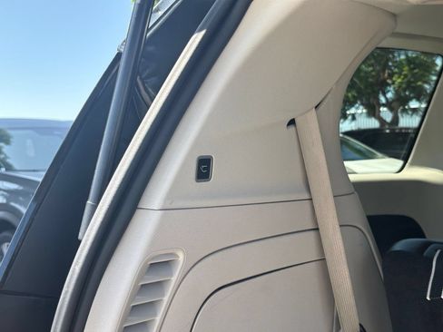 Used 2023 Chrysler Pacifica Touring-L FWD image 19