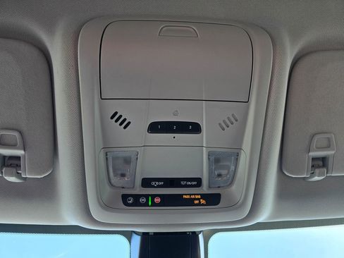 Used 2022 Chevrolet Blazer LT FWD image 25