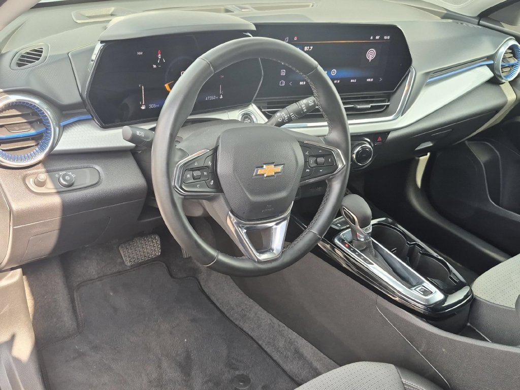 Used 2025 Chevrolet Trax LT w/ LT Convenience Package FWD image 15