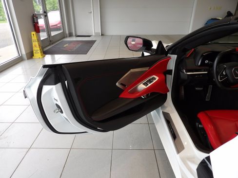 Used 2023 Chevrolet Corvette Stingray Preferred Conv w/ Z51 Performance Package RWD image 10