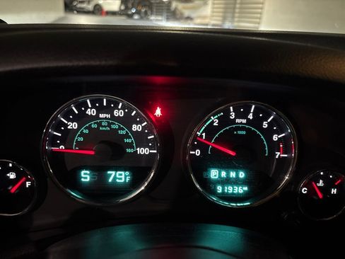 Used 2018 Jeep Wrangler Unlimited Sahara w/ Connectivity Group AWD/4WD image 15