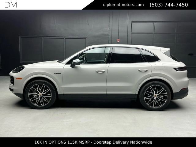 Used 2025 Porsche Cayenne E-Hybrid AWD/4WD image 4