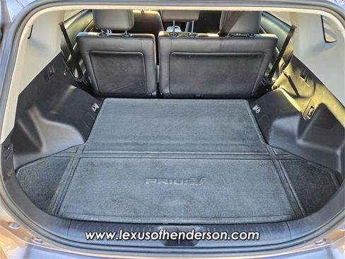 Used 2017 Toyota Prius V Five image 14