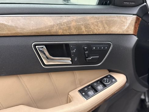 Used 2011 Mercedes-Benz E 550 Sedan image 20