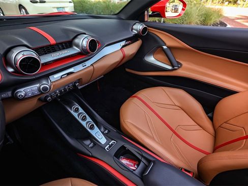 Used 2022 Ferrari 812 GTS image 32