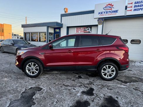 Used 2019 Ford Escape SE image 3