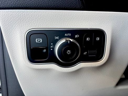 Used 2025 Mercedes-Benz GLA 250 4MATIC w/ Winter Package image 20