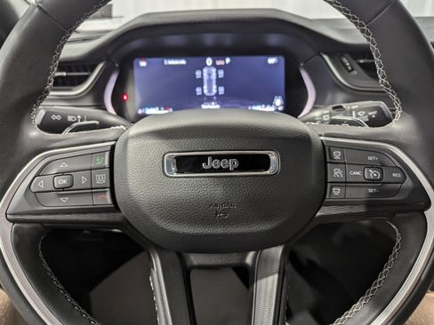 Used 2024 Jeep Grand Cherokee Laredo X image 17