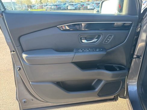 Used 2025 Honda Pilot Touring image 31