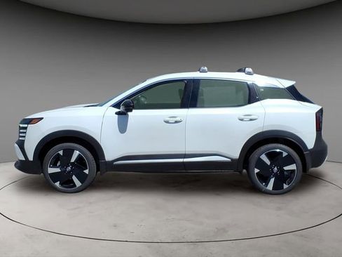 New 2026 Nissan Kicks SR w/ Cold Weather Package AWD/4WD image 2