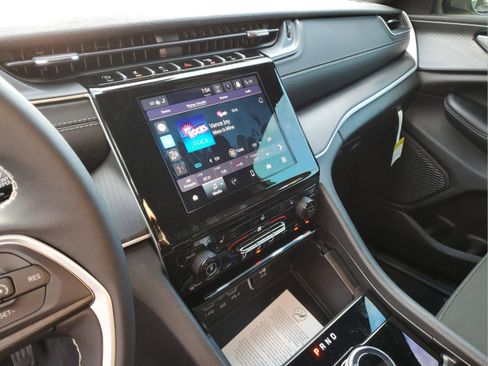 New 2025 Jeep Grand Cherokee L Laredo w/ Luxury Tech Group I RWD image 24