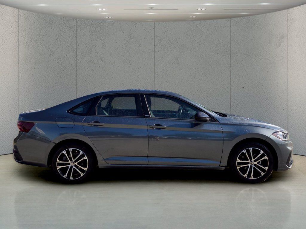 Used 2025 Volkswagen Jetta Sport FWD image 6