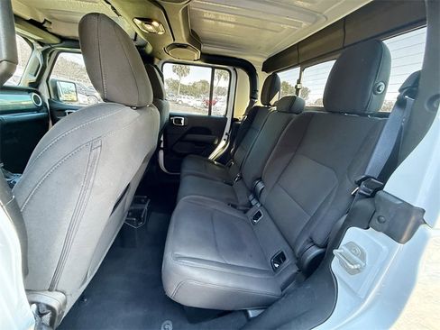 Used 2023 Jeep Gladiator Overland image 27