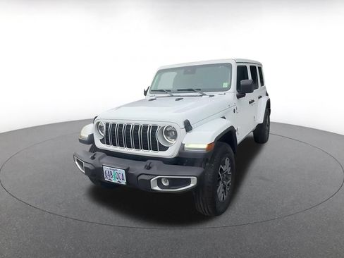 Used 2025 Jeep Wrangler Unlimited Sahara AWD/4WD image 6