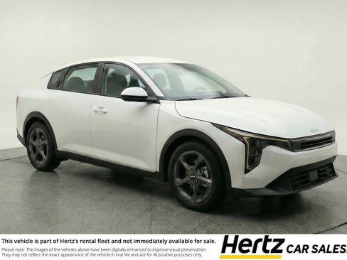 Used 2025 Kia K4 LXS image 1