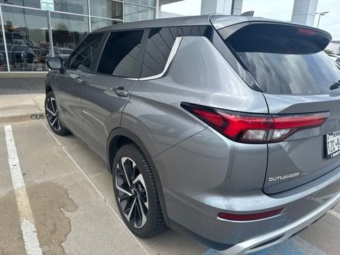 Used 2024 Mitsubishi Outlander SE FWD image 3