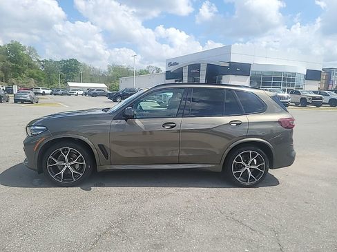 Used 2022 BMW X5 xDrive40i w/ M Sport Package image 3