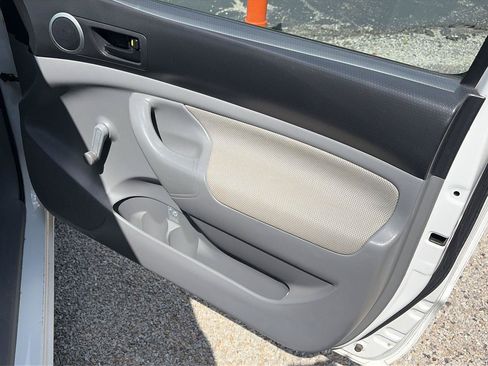 Used 2011 Toyota Tacoma 2WD Regular Cab image 13
