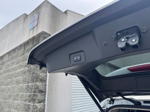 Used 2025 Nissan Rogue SV image 23