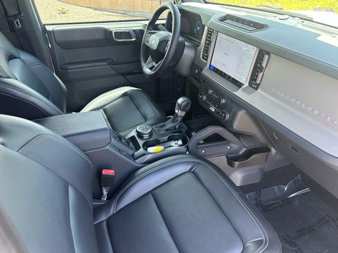 Used 2025 Ford Bronco Outer Banks w/ Sasquatch Package AWD/4WD image 28