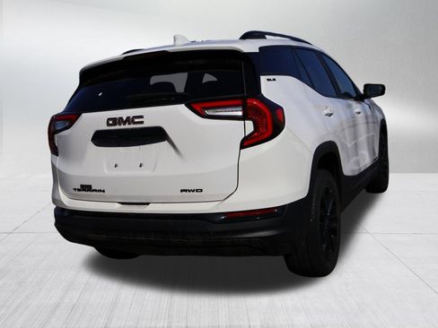Used 2022 GMC Terrain SLE w/ Driver Convenience Package image 7