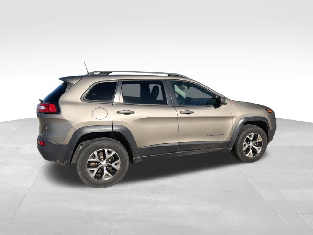 Used 2017 Jeep Cherokee Trailhawk w/ Cold Weather Group AWD/4WD image 8