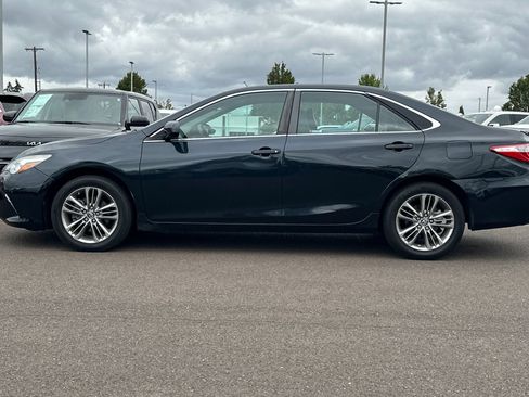 Used 2016 Toyota Camry SE FWD image 7