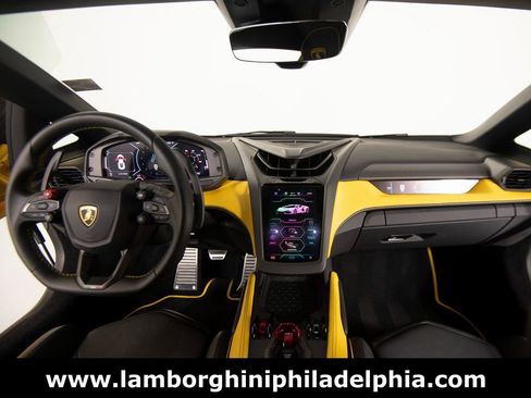 Used 2024 Lamborghini Revuelto image 12