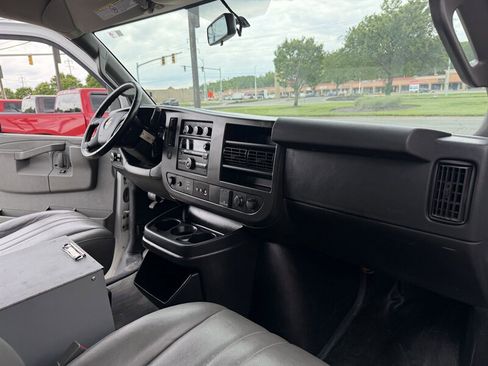 Used 2021 Chevrolet Express 3500 w/ Driver Convenience Package RWD image 21