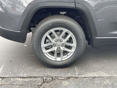 New 2025 Jeep Grand Cherokee Laredo X image 13