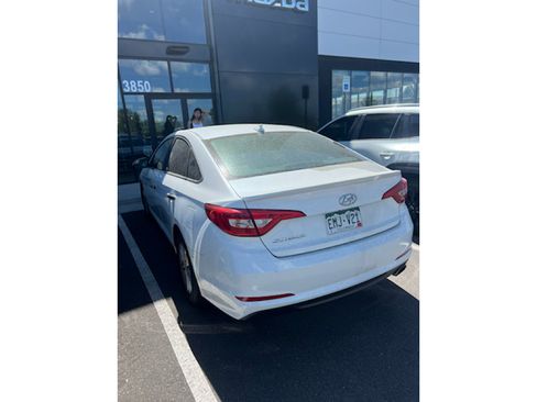 Used 2015 Hyundai Sonata SE w/ Option Group 09 FWD image 4
