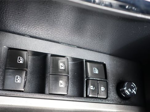 Used 2018 Toyota Tacoma Limited image 14