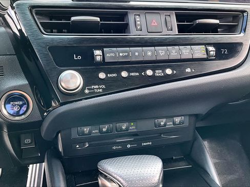 Used 2022 Lexus ES 300h F Sport image 31
