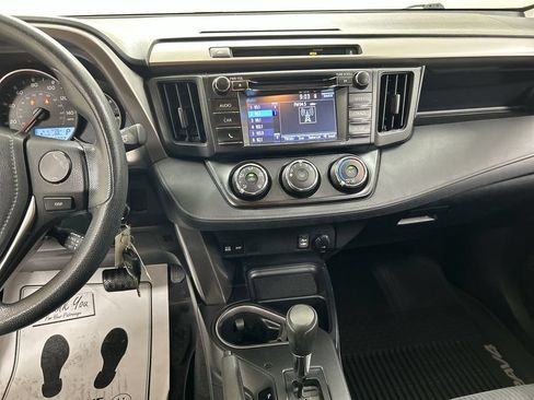 Used 2016 Toyota RAV4 LE AWD/4WD image 18