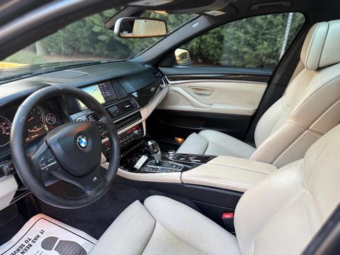 Used 2012 BMW 550i xDrive Sedan image 25