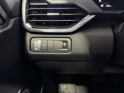 Used 2025 GMC Acadia Elevation image 17