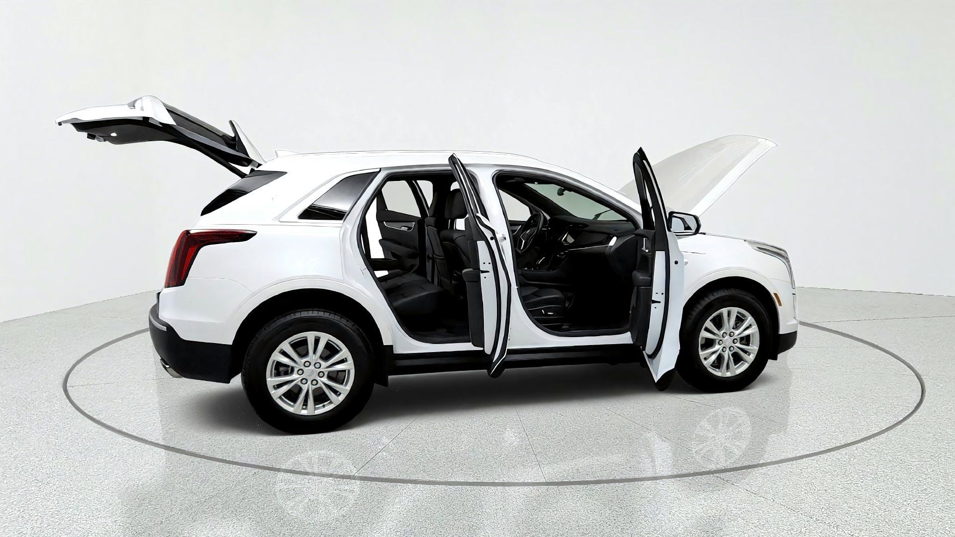 Certified 2024 Cadillac XT5 Luxury w/ LPO, Floor Liner Package AWD/4WD image 13