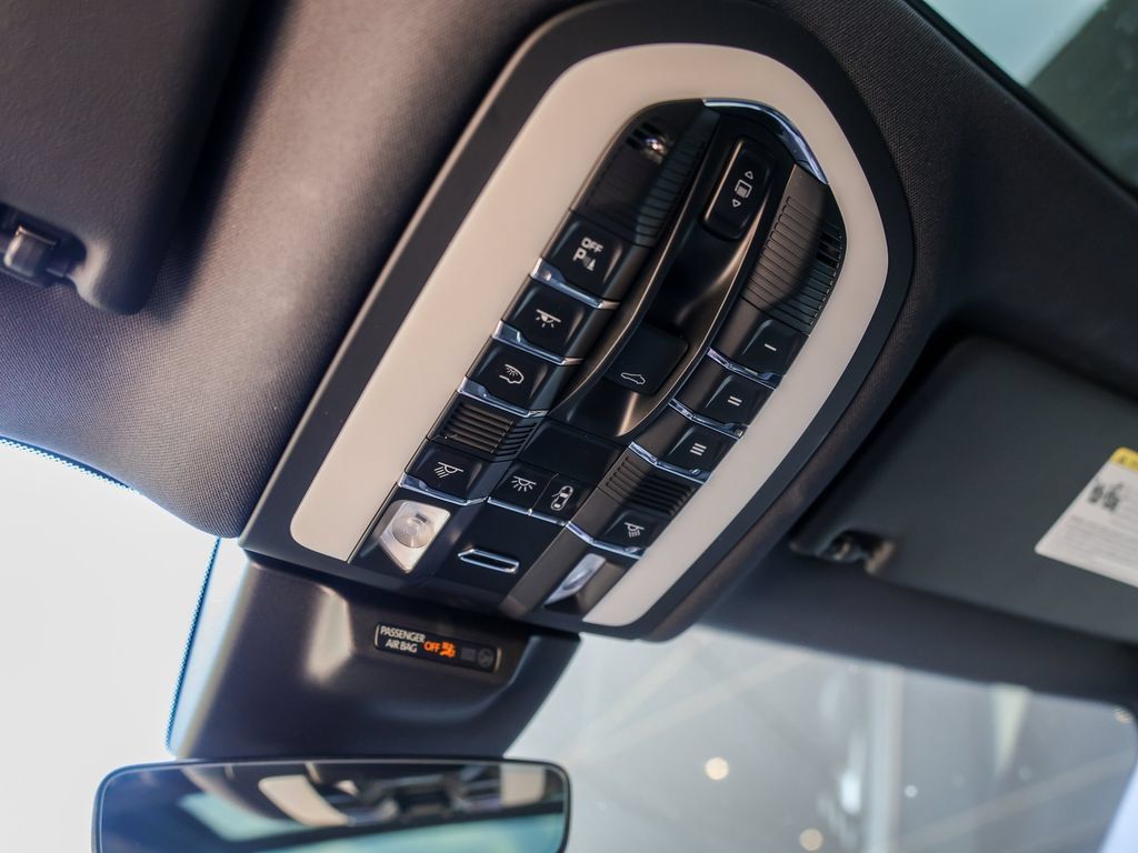 Certified 2026 Porsche Macan AWD/4WD image 28