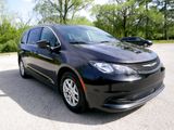 Used 2022 Chrysler Voyager LX image 4