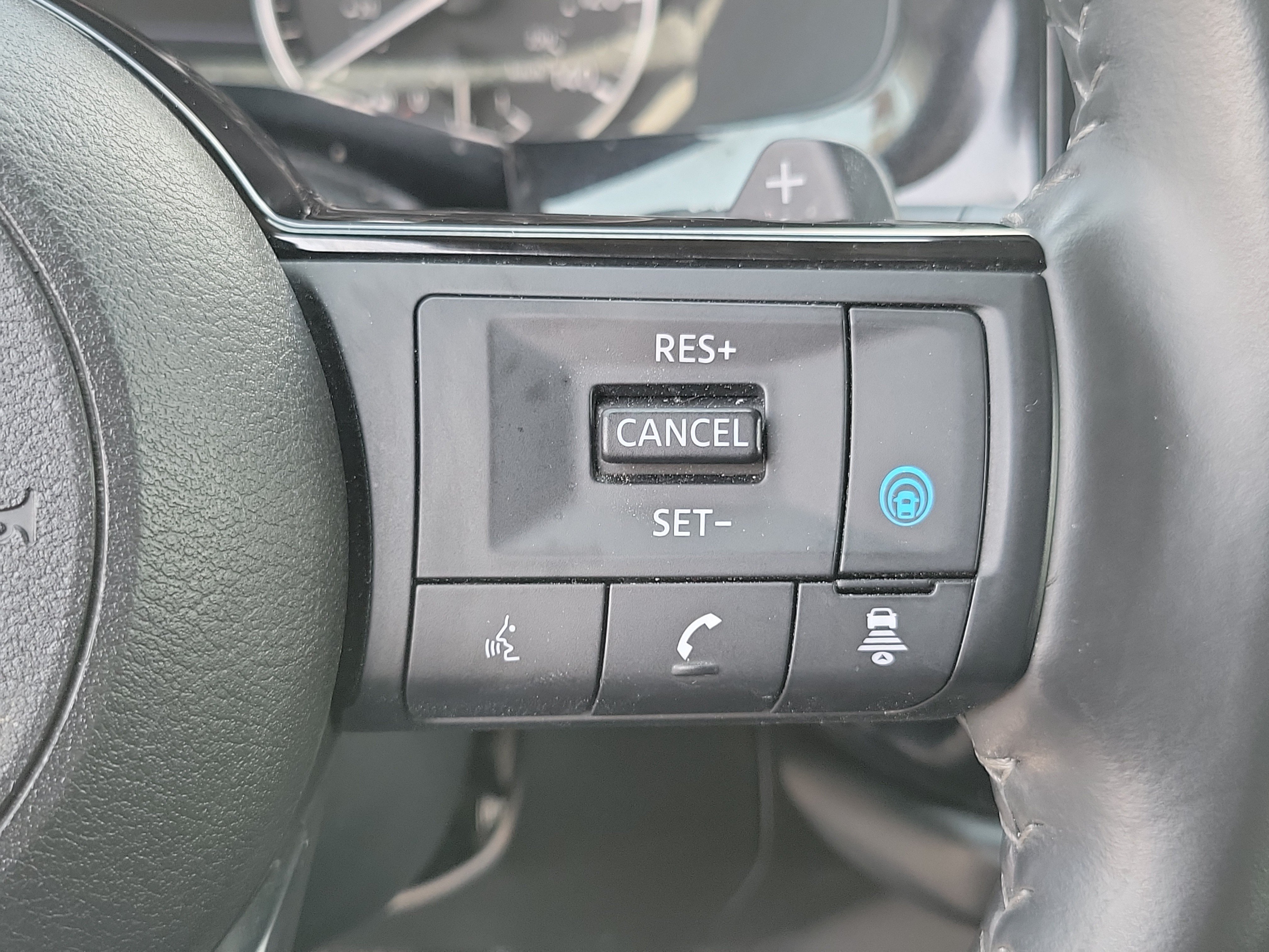 Used 2025 Nissan Pathfinder SL AWD/4WD image 25