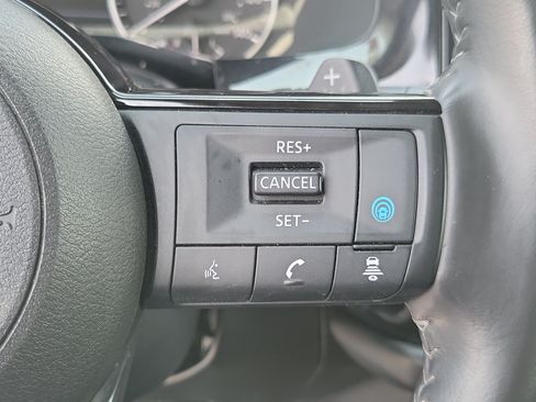 Used 2025 Nissan Pathfinder SL AWD/4WD image 25