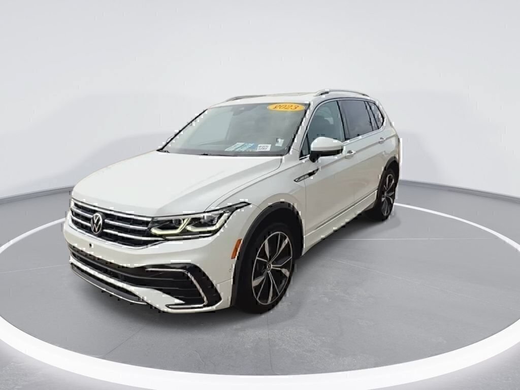 Used 2023 Volkswagen Tiguan SEL R-Line AWD/4WD image 4