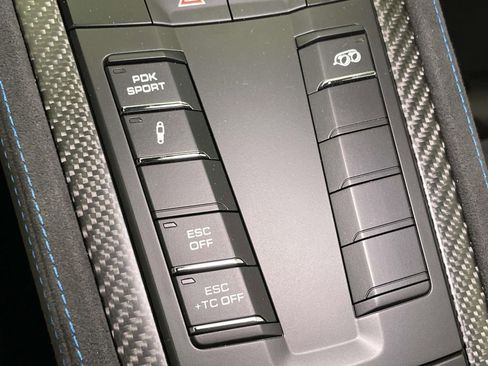 Certified 2025 Porsche 718 Cayman GT4 RS RWD image 28