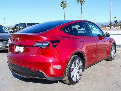 Used 2024 Tesla Model Y Long Range AWD/4WD image 7