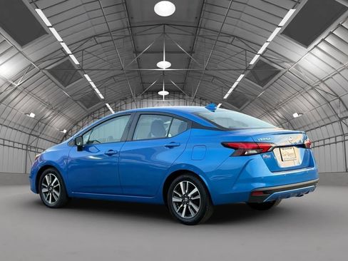 Used 2021 Nissan Versa SV image 5