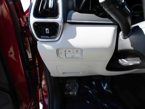 Used 2023 Kia Sorento SX AWD/4WD image 11