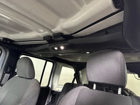 Used 2024 Jeep Wrangler Unlimited AWD/4WD image 12