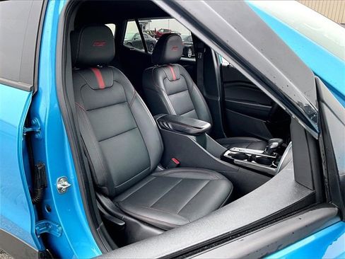 Used 2025 Chevrolet Trax RS w/ Sunroof Package image 11