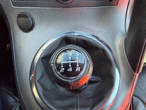Used 2009 Pontiac Solstice GXP w/ Premium Package RWD image 39