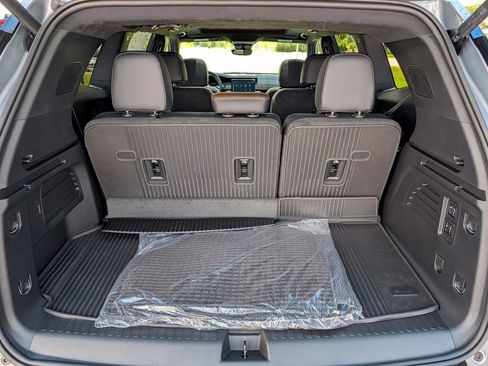 New 2026 GMC Acadia Denali Ultimate w/ LPO, Floor Liner Package AWD/4WD image 29